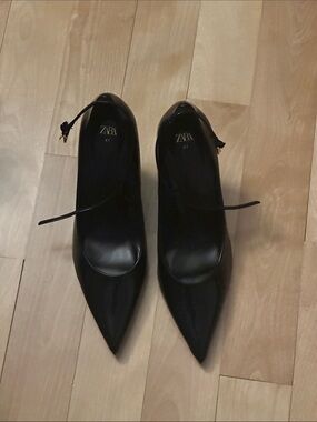 Zara Black Pointed Ankle-Strap Heels Size 41
